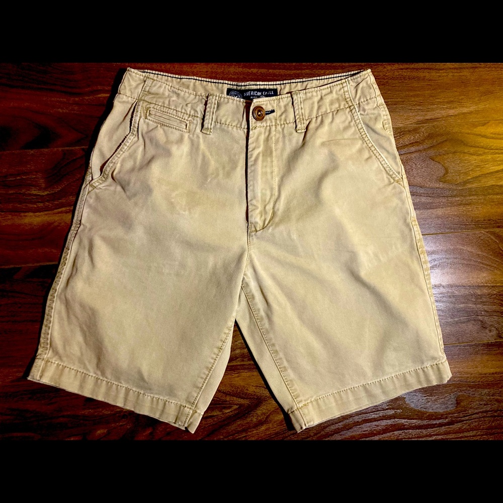 Men’s American Eagle classic fit khaki shorts